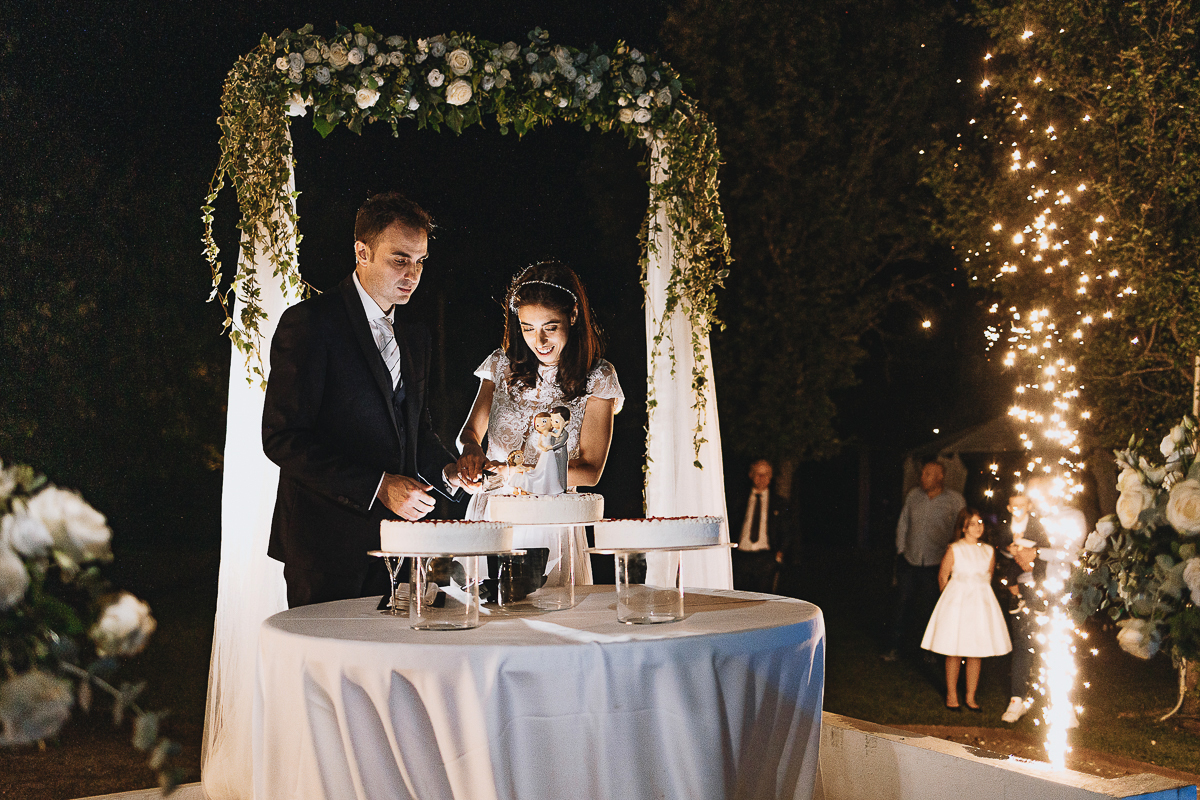 Tenuta La Cascinetta di Buriasco. Matrimonio. Taglio della torta.
