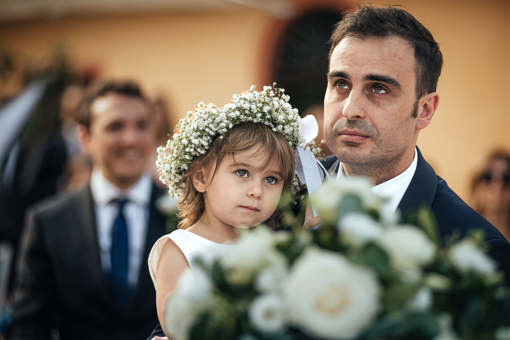Tenuta La Cascinetta di Buriasco. Matrimonio. Cerimonia.Sposo con la sua bambina. Hanno gli stessi occhi.