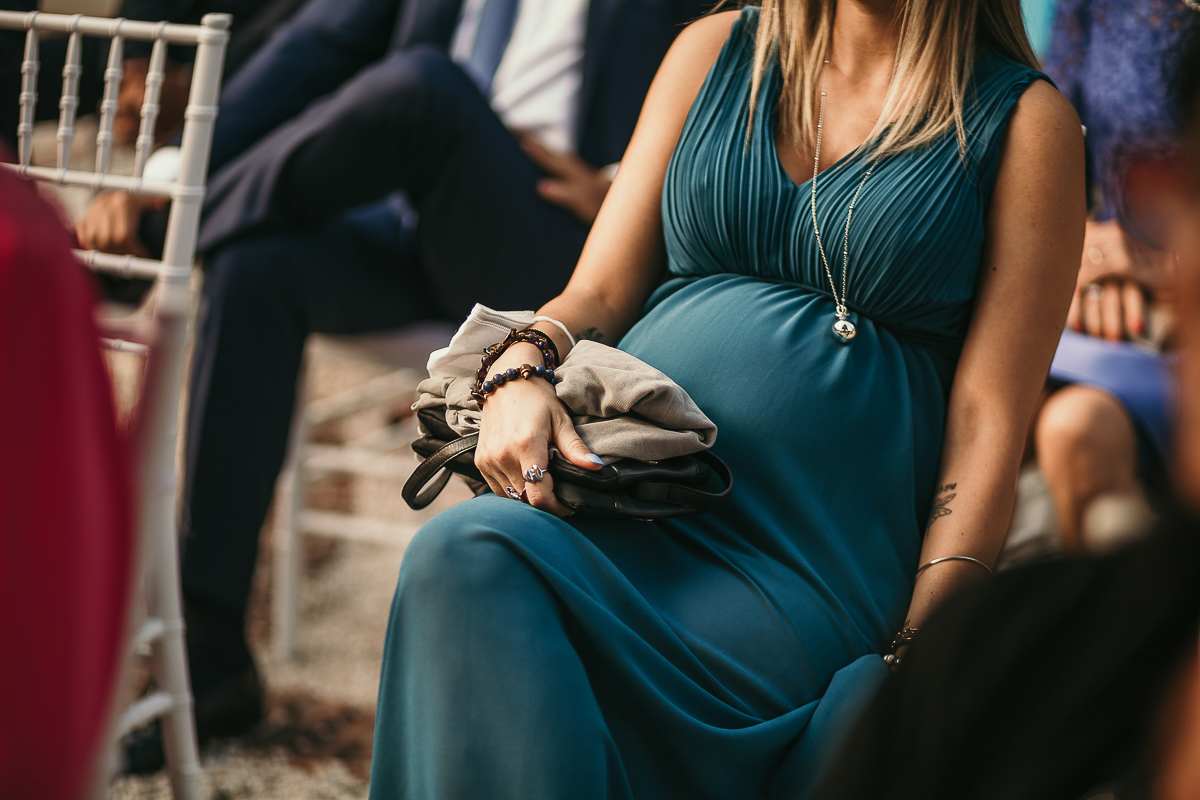 Tenuta La Cascinetta di Buriasco. Matrimonio. Cerimonia.Invitata incinta.