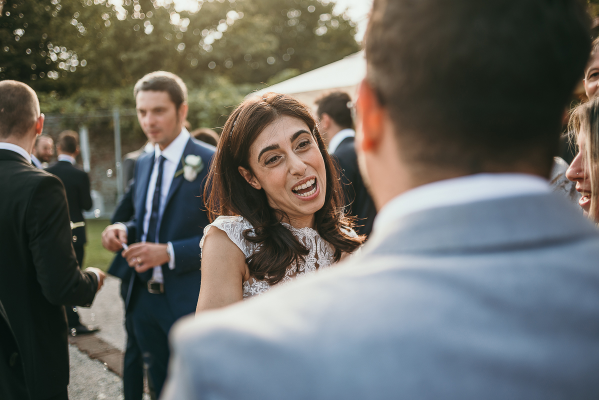Tenuta La Cascinetta di Buriasco. Matrimonio. Cerimonia. baci e abbracci
