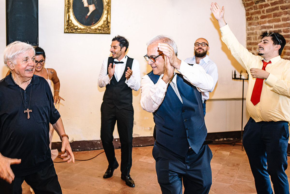 Castello di Cortanze, matrimonio. Ricevimento.Balli di gruppo.
