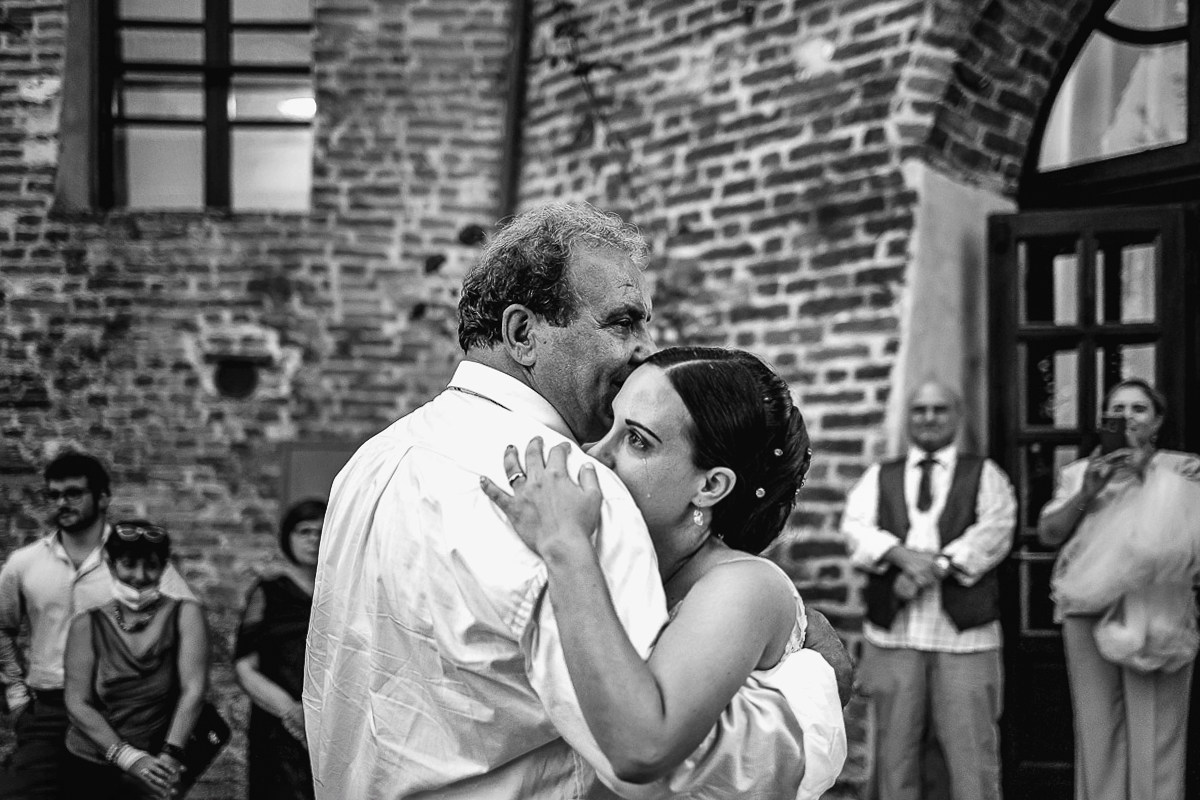 Castello di Cortanze, matrimonio. Ricevimento.Ballo della sposa con il padresposa che piange