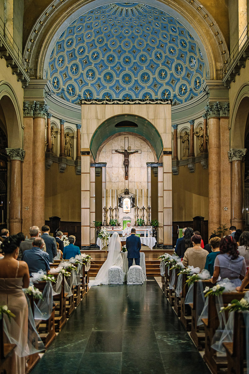 Matrimonio a Torino, chiesa di San Gioacchino. Cerimonia.Panorama della chiesa dal fondo.