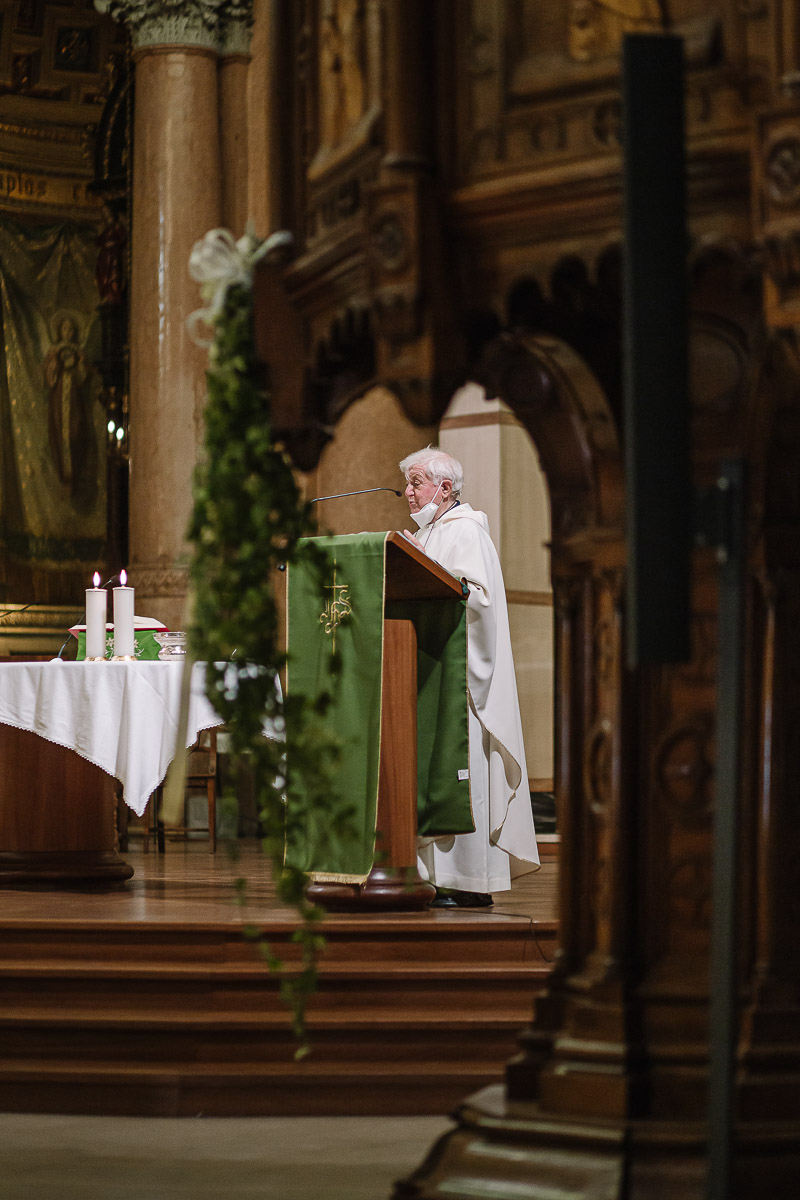 Matrimonio a Torino, chiesa di San Gioacchino. Cerimonia.Sacerdote.