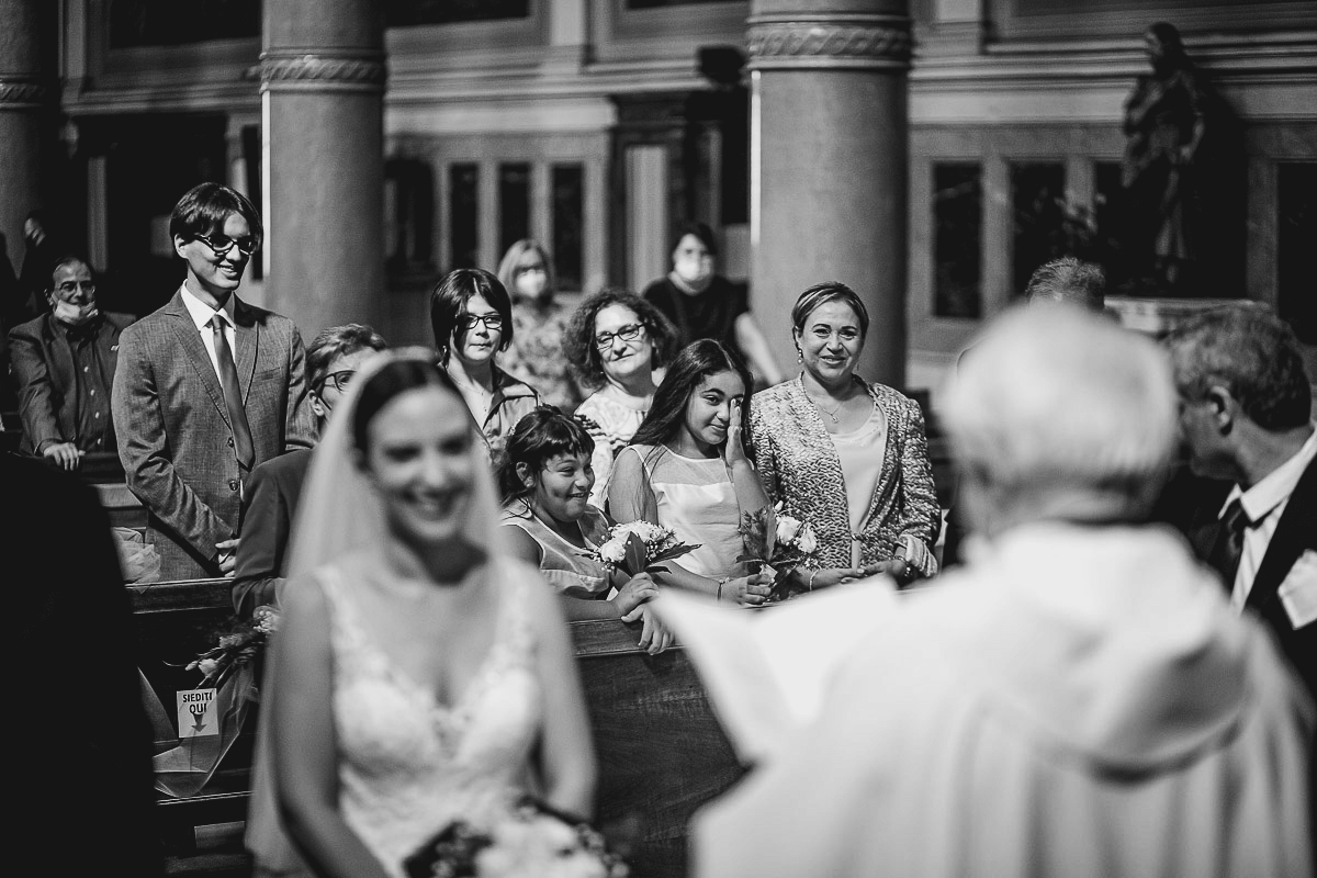 Matrimonio a Torino, chiesa di San Gioacchino. Cerimonia. Applausi.