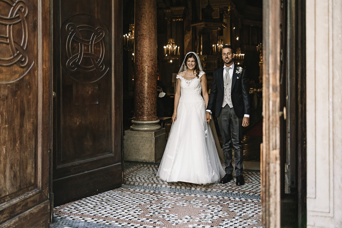 Matrimonio a Torino, cerimonia chiesa dei Santi Angeli Custodi. messa. uscita degli sposi