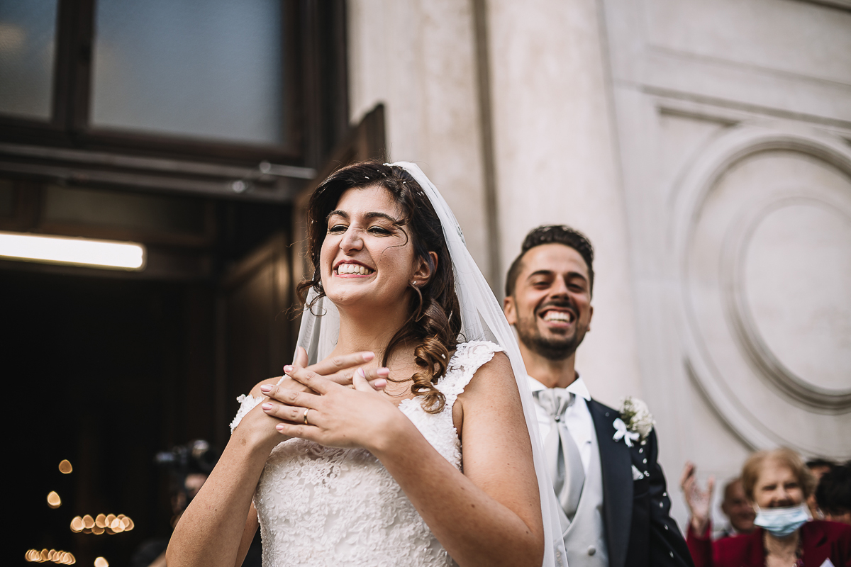Matrimonio a Torino, cerimonia chiesa dei Santi Angeli Custodi. messa. lancio del riso.