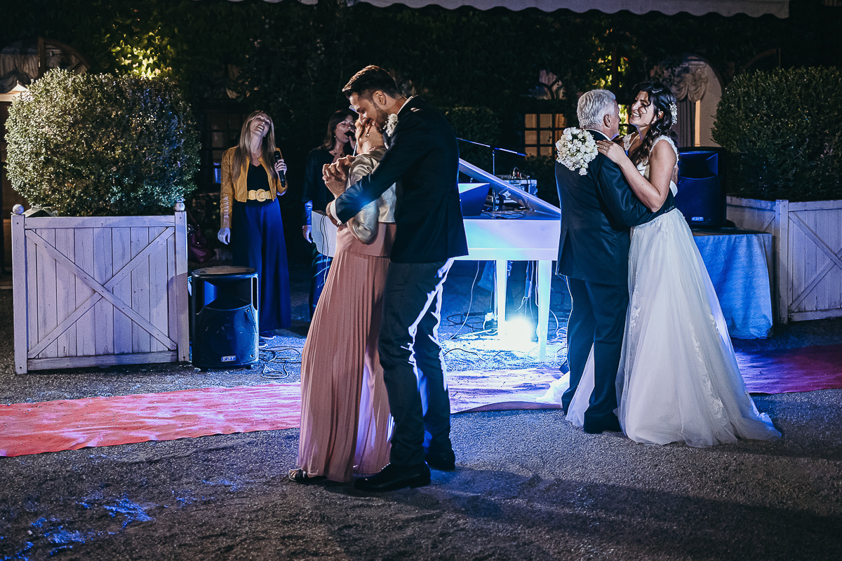 matrimonio al Castello di Oviglio. Festa. Balli degli sposi con i genitori