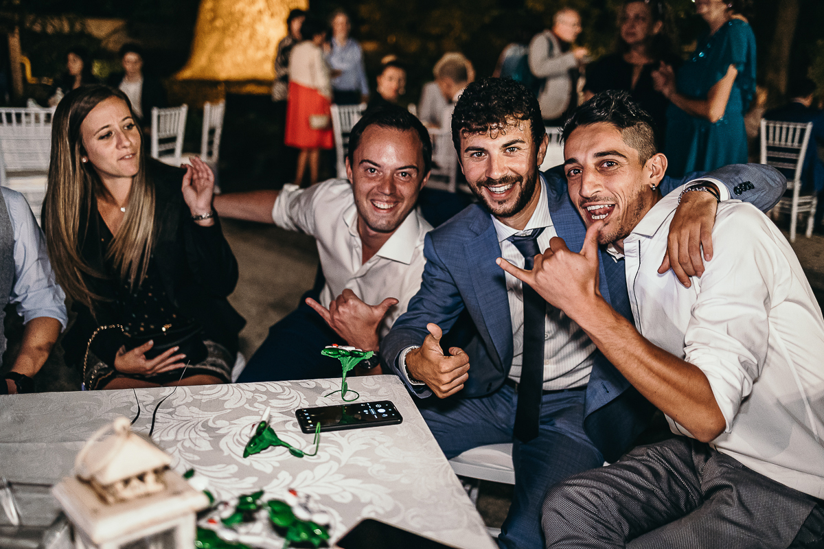 matrimonio al Castello di Oviglio. Festa. Amici.