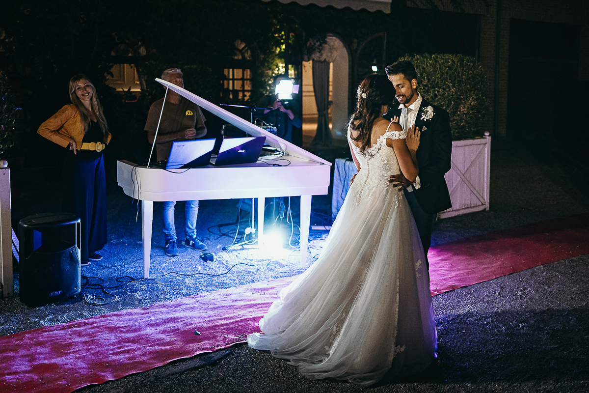 matrimonio al Castello di Oviglio. Festa. Balli. Ballo degli sposi.