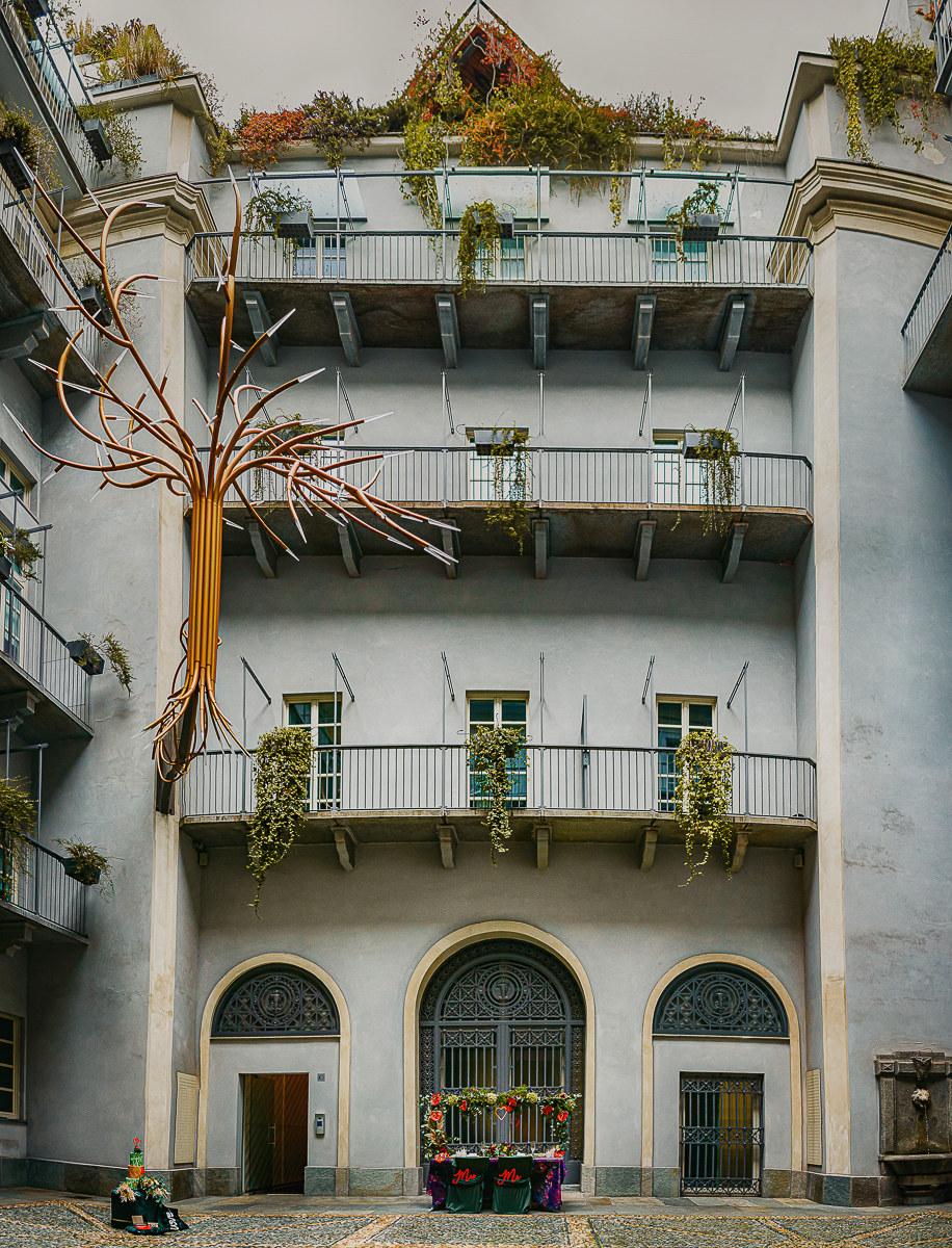 The number 6, Torino, editorial wedding.