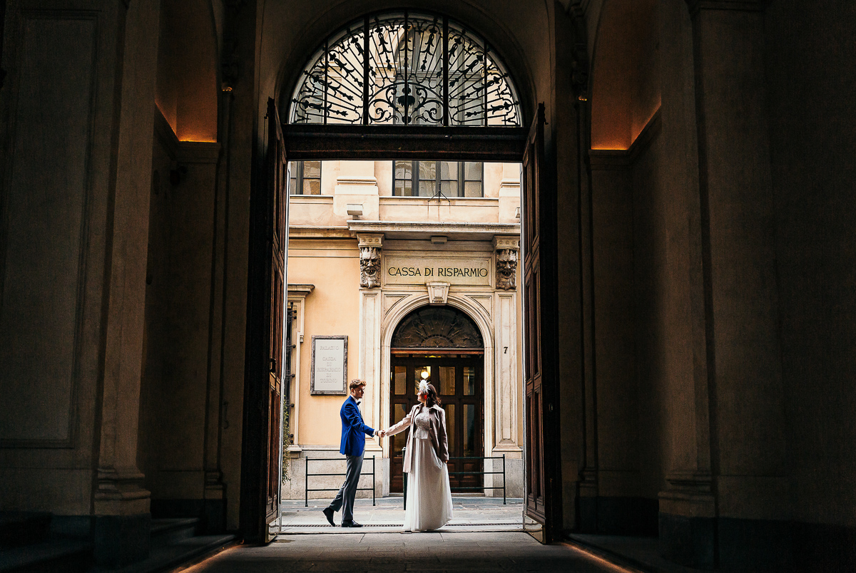 The number 6, Torino, editorial wedding. Sessione di coppia per le vie del centro di Torino.