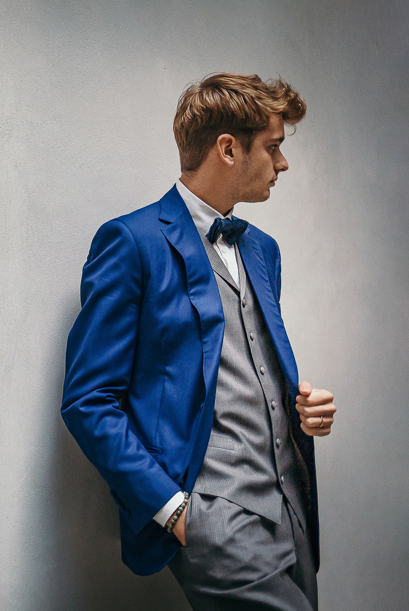The number 6, Torino, editorial wedding. Ritocco del look della sposa. Ritratto dello sposo.