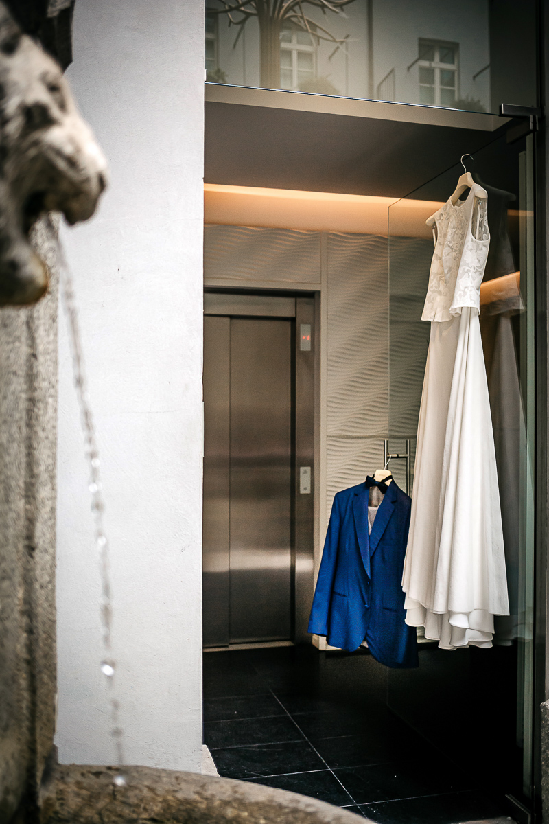 The number 6, Torino, editorial wedding. Preparazione dello sposo. Abiti.