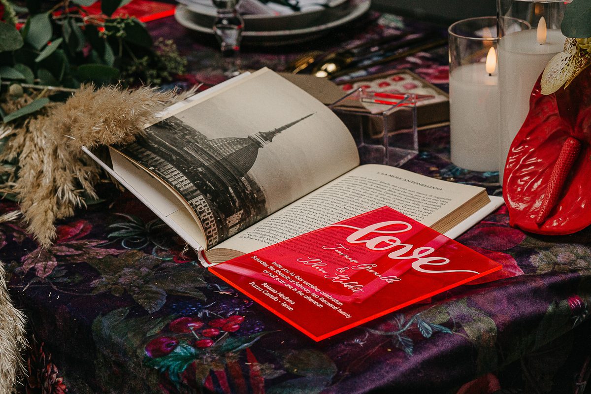 The number 6, Torino, editorial wedding. Staionery in plexiglass rosso
