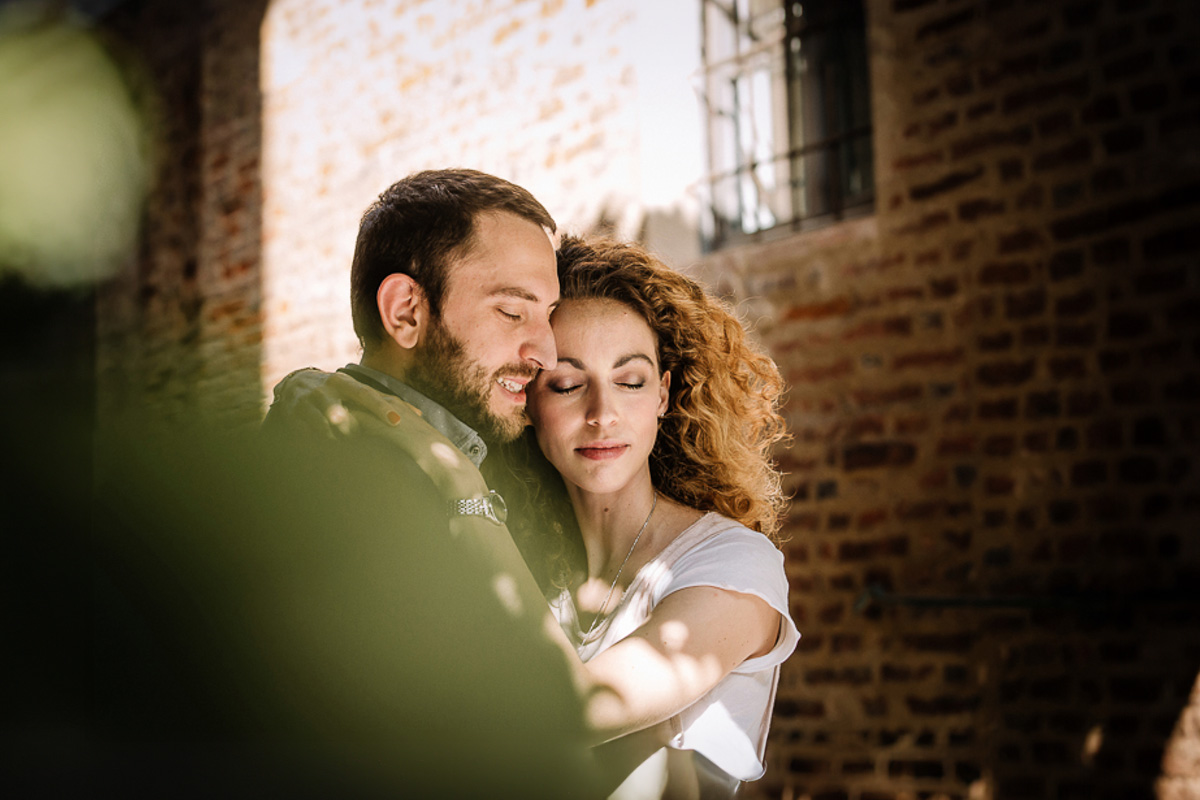 Prematrimoniale nel centro medievale di Chieri. Ritratto intimo di Giulia e Domenico