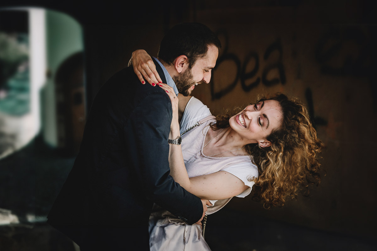 Prematrimoniale nel centro medievale di Chieri. bel ritratto ravvicinato