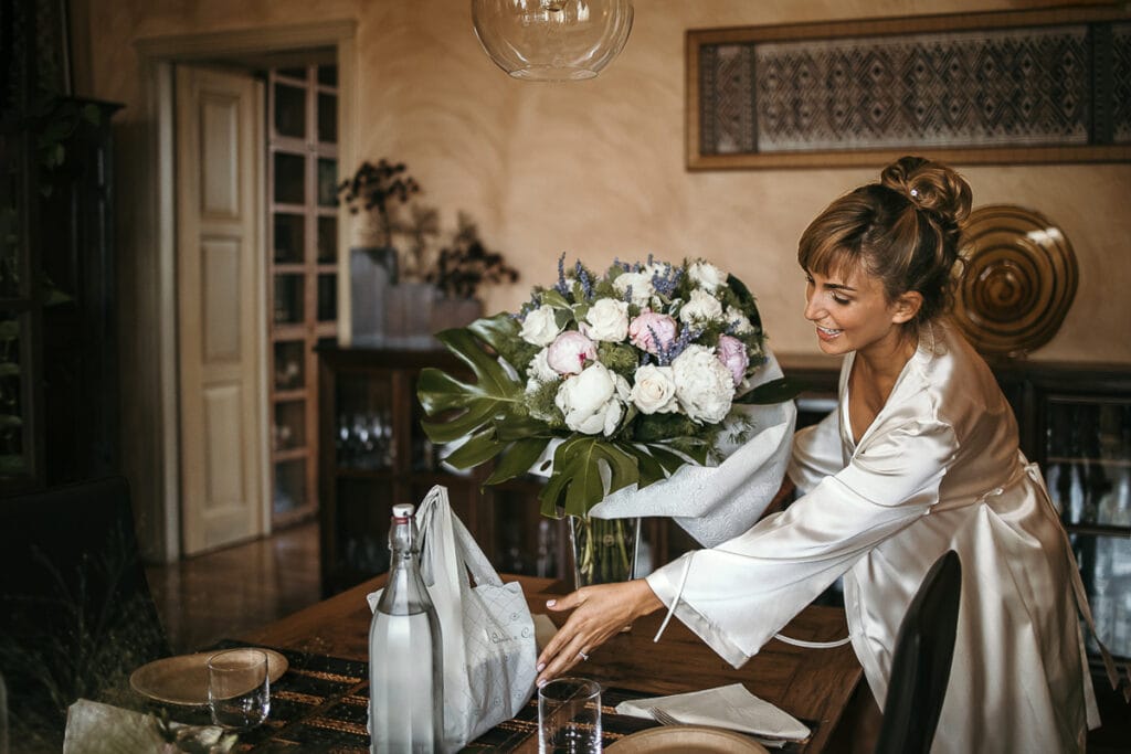 Matrimonio shabby chic a Villa Delfini di Morsasco in Monferrato. Prima preparazione della sposa in un palazzo settecentesco del centro di Torino.