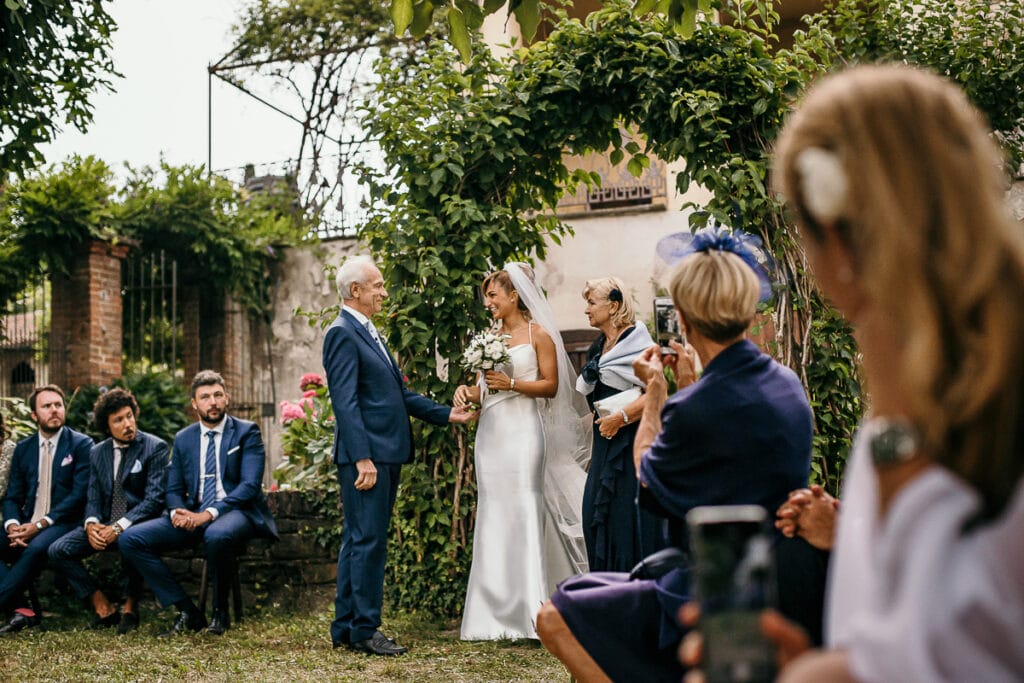 Matrimonio shabby chic a Villa Delfini di Morsasco in Monferrato.Cerimonia all'aperto.