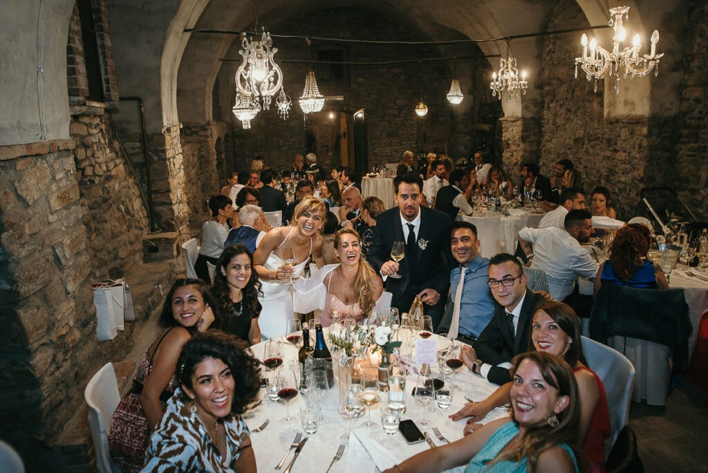 Matrimonio shabby chic a Villa Delfini di Morsasco in Monferrato. cena nelle cantine della villa