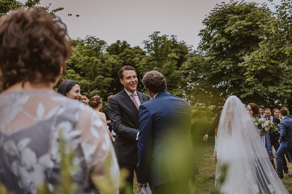 Destination wedding al Relais Sant'Uffizio. Cerimonia. Uscita degli invitati.