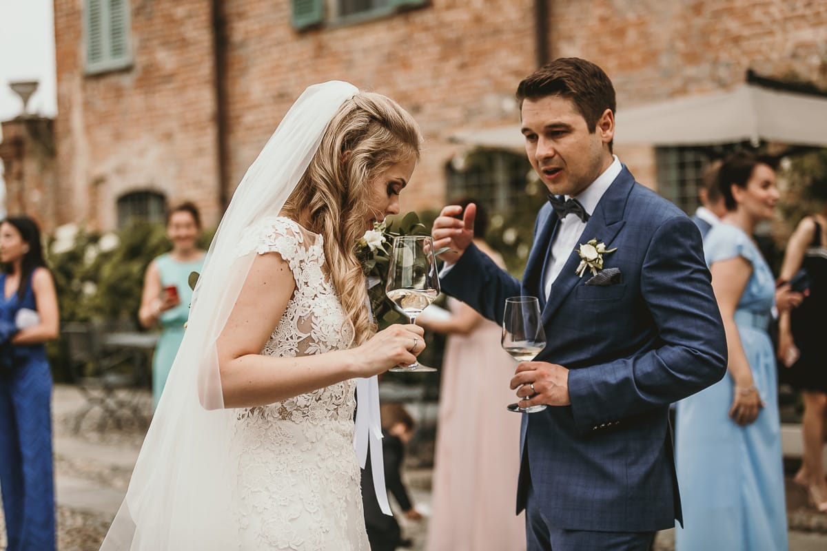 Destination wedding al Relais Sant'Uffizio. Aperitivo. Brindisi.