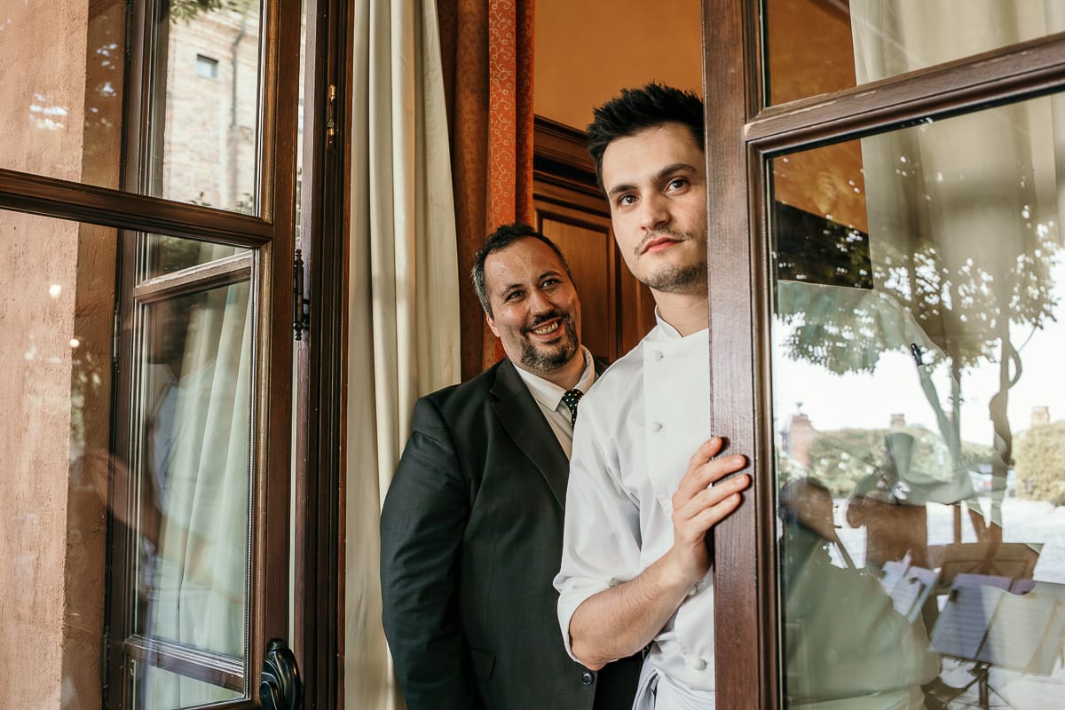 Destination wedding al Relais Sant'Uffizio. Fotografia di gruppo. Chef.