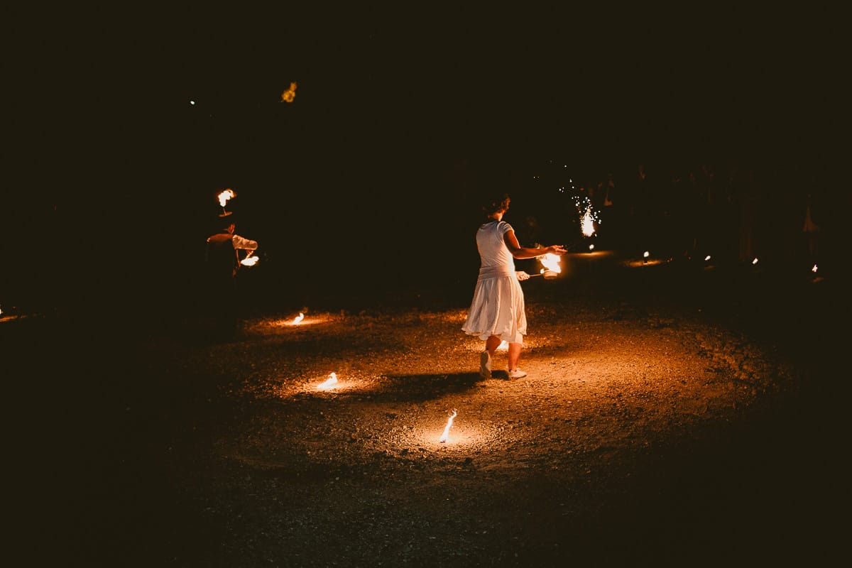 Destination wedding al Relais Sant'Uffizio. Intrattenimento serale dei Mangiafuoco
