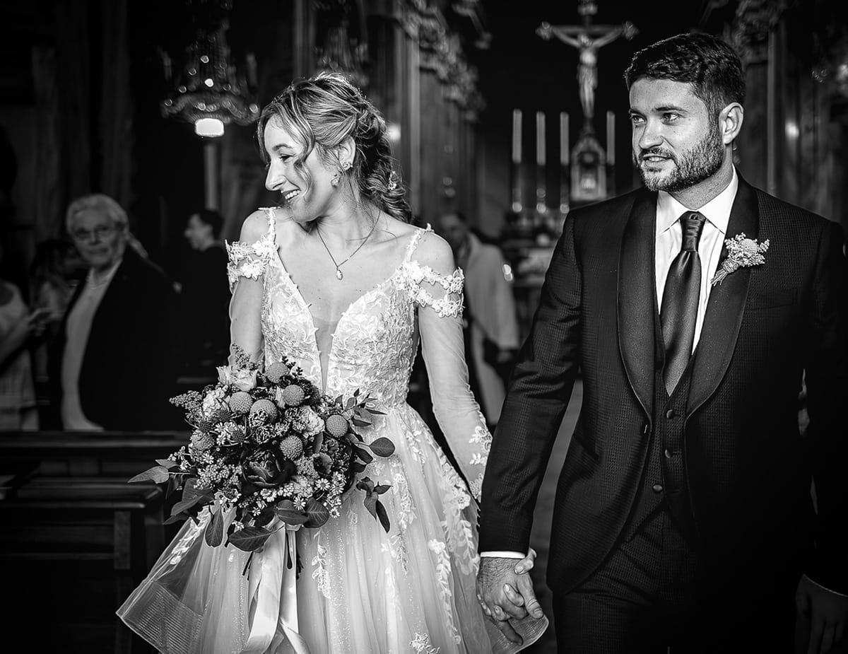 Matrimonio sotto la pioggia a Cambiano. Cerimonia. Uscita degli sposi