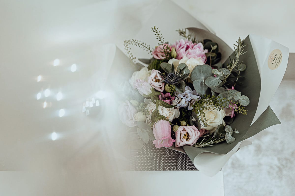 Matrimonio sotto la pioggia a Cambiano. preparazione della sposa. Fipri