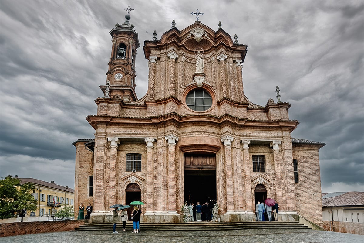 Matrimonio sotto la pioggia a Cambiano. Cerimonia. Chiesa dei Santi Vincenzo e Anastasio