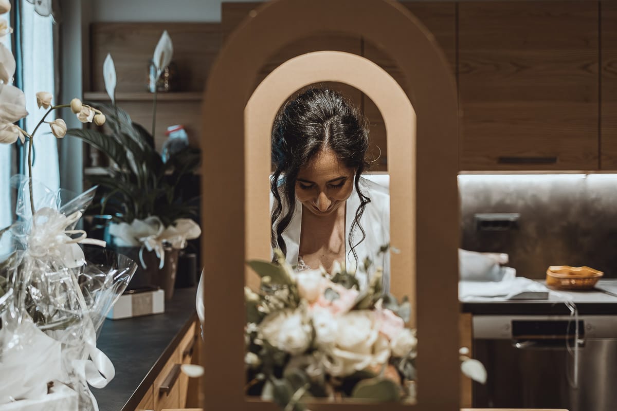 Matrimonio a Riva presso Chieri, preparazione della sposa.