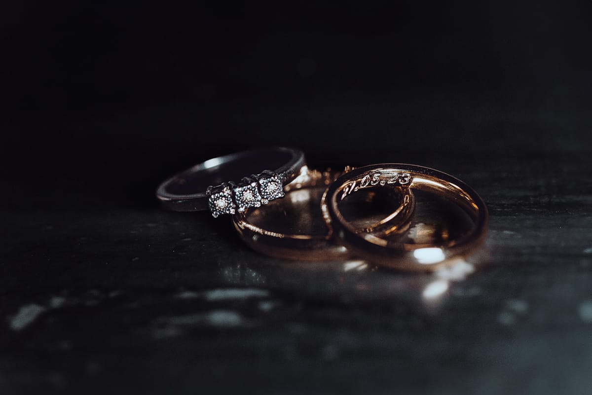 Matrimonio a Riva presso Chieri, preparazione della sposa. Anelli