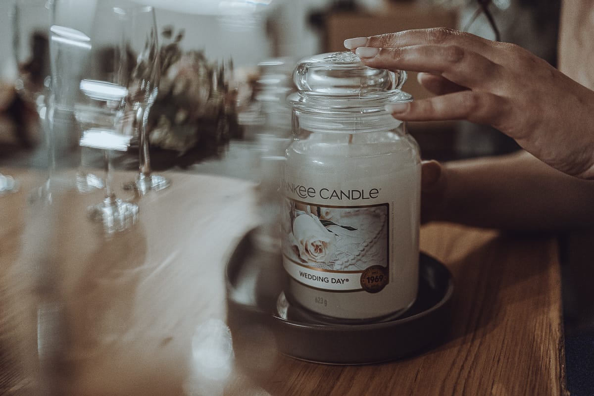 Matrimonio a Riva presso Chieri, preparazione della sposa. Vandela del giorno del matrimonio.