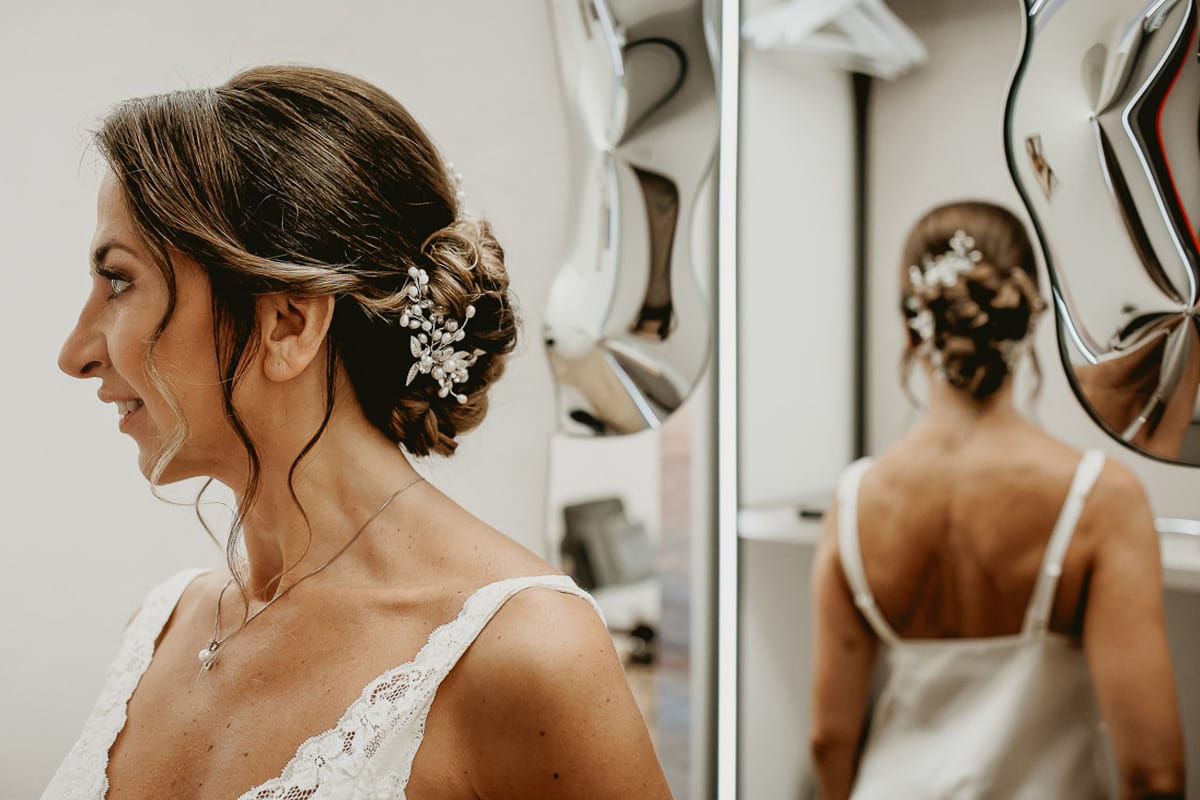 Matrimonio a "La Madernassa" nelle Langhe sotto la pioggia. Preparazione della sposa.