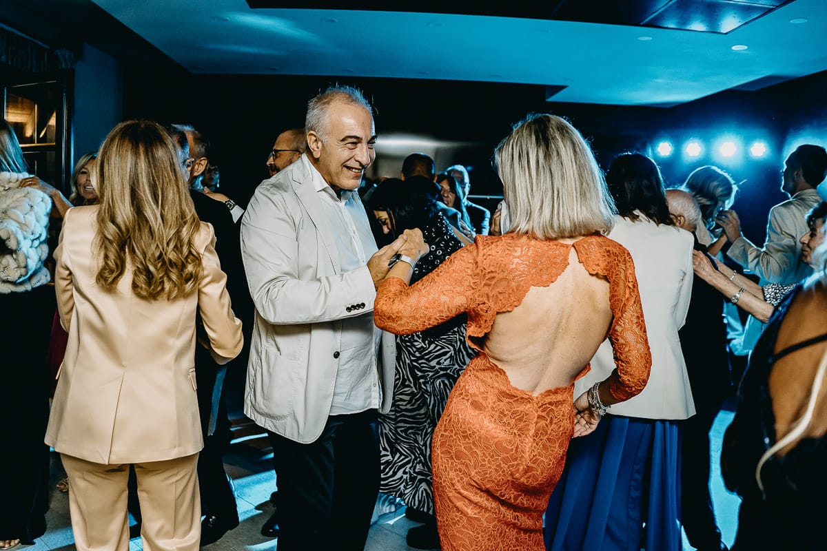 Matrimonio a "La Madernassa" nelle Langhe sotto la pioggia.Festa. Balli.