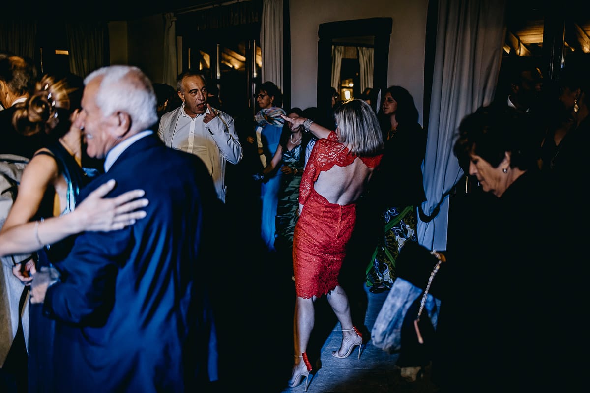 Matrimonio a "La Madernassa" nelle Langhe sotto la pioggia.Festa. Balli.