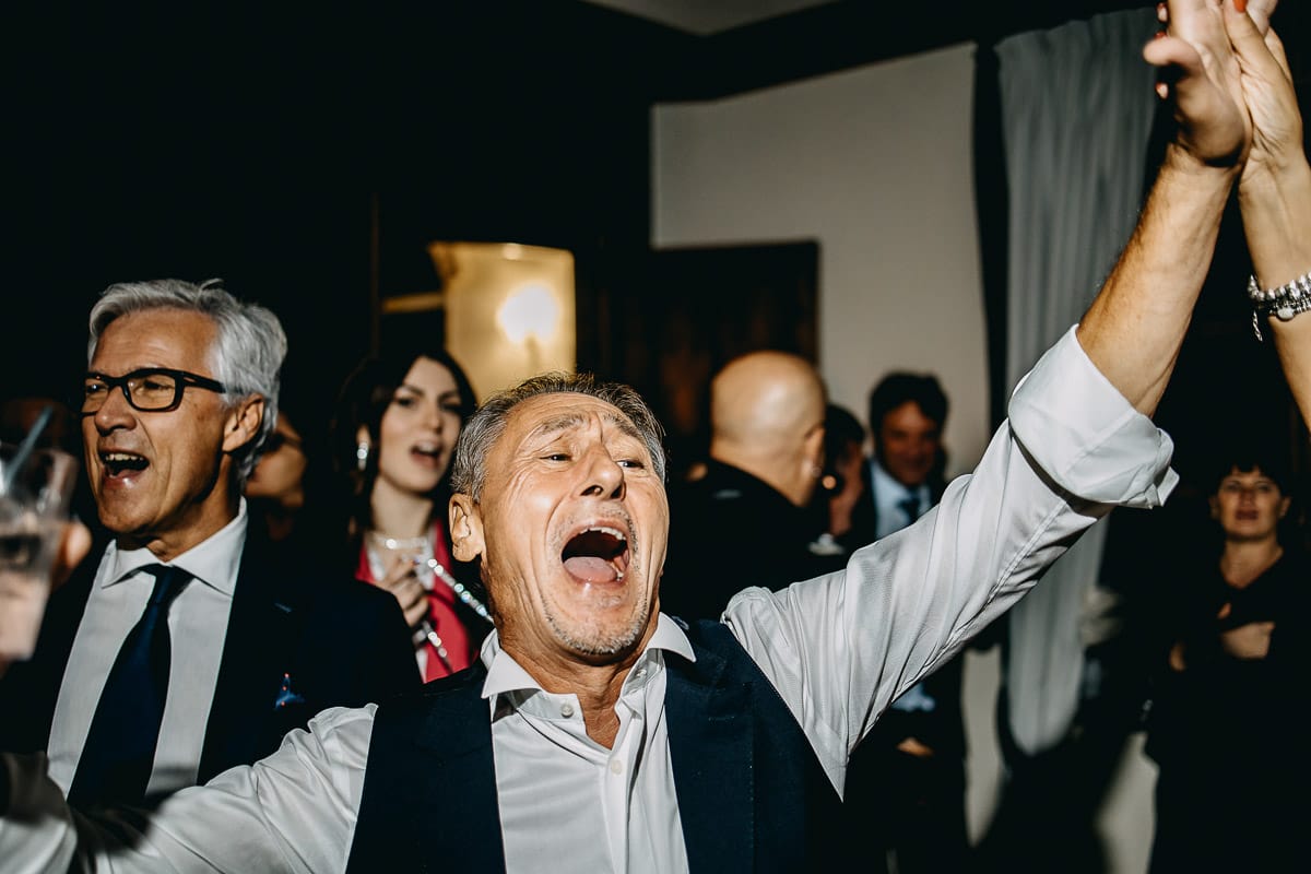 Matrimonio a "La Madernassa" nelle Langhe sotto la pioggia.Festa. Balli.