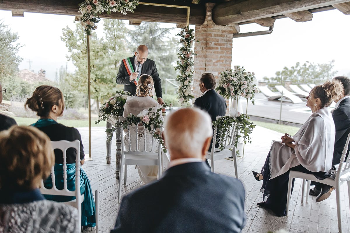 Matrimonio a "La Madernassa" nelle Langhe sotto la pioggia. Cerimonia.