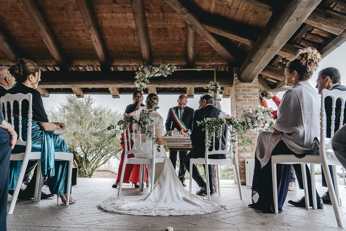 Matrimonio a "La Madernassa" nelle Langhe sotto la pioggia. Cerimonia.