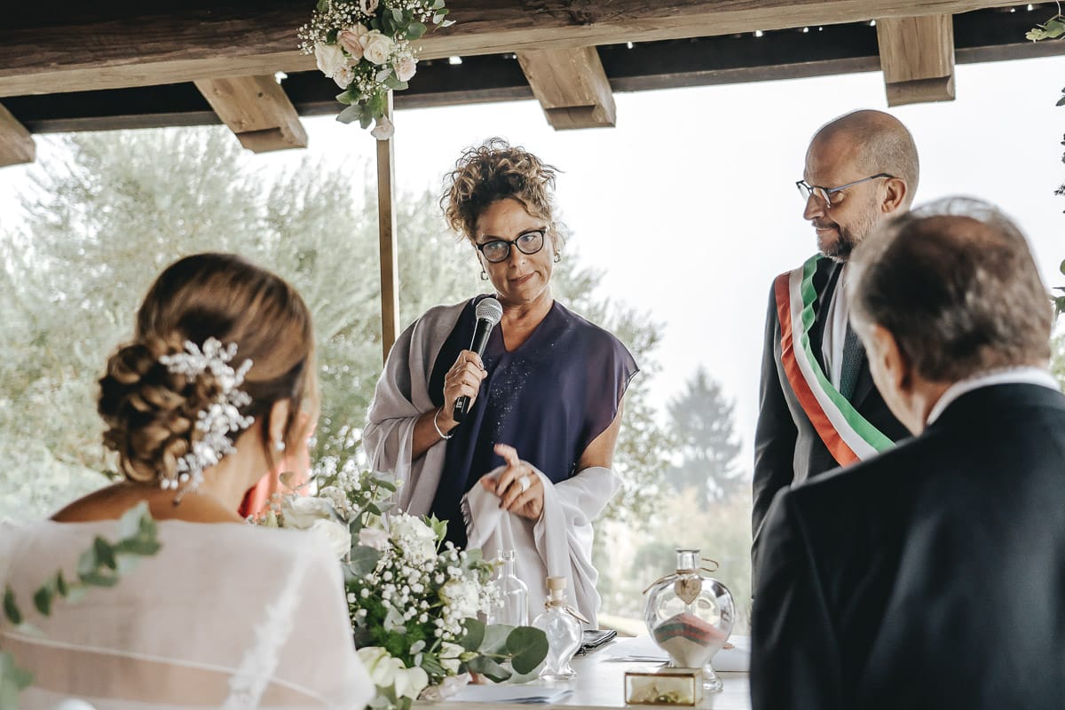 Matrimonio a "La Madernassa" nelle Langhe sotto la pioggia. Cerimonia.