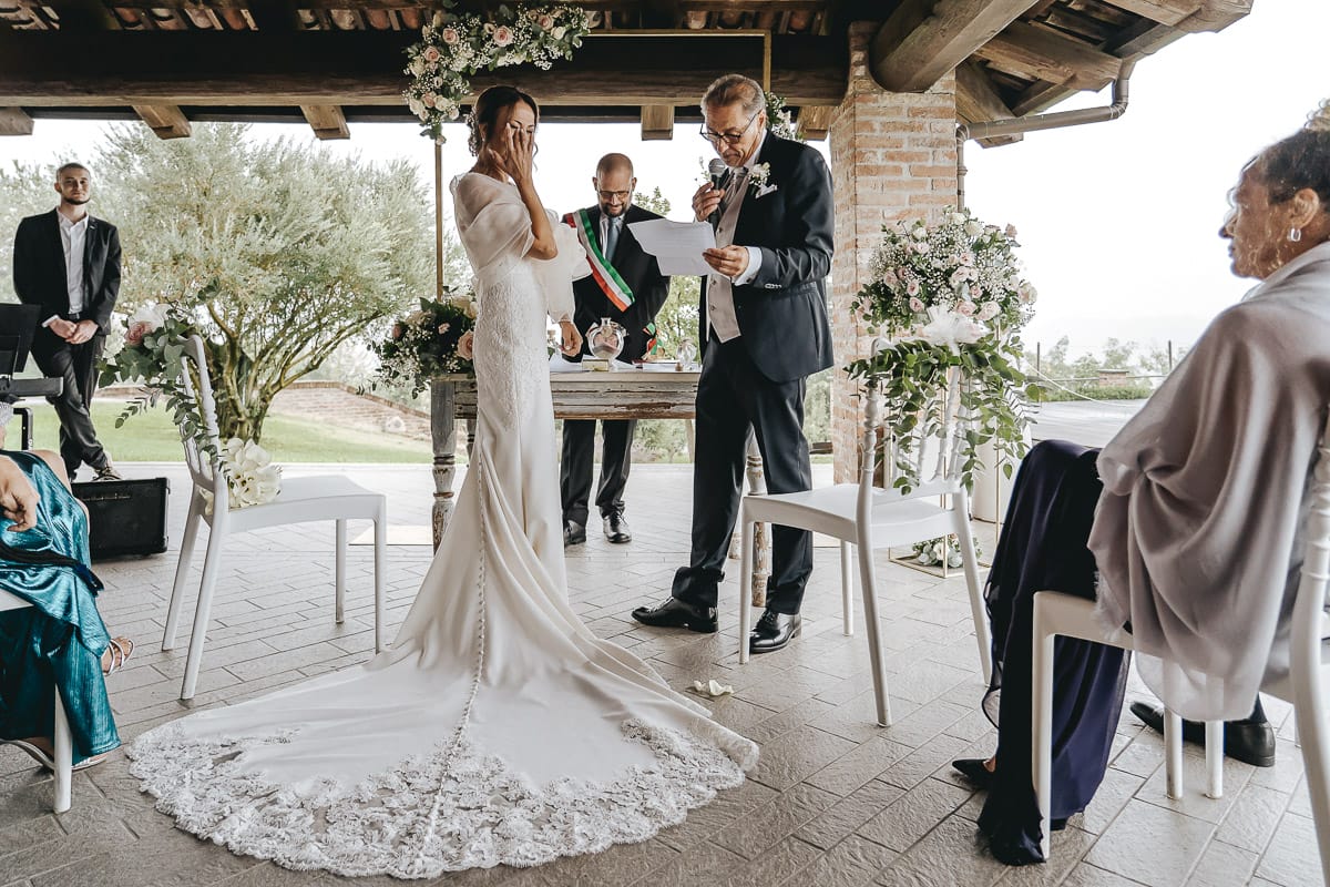 Matrimonio a "La Madernassa" nelle Langhe sotto la pioggia. Cerimonia.