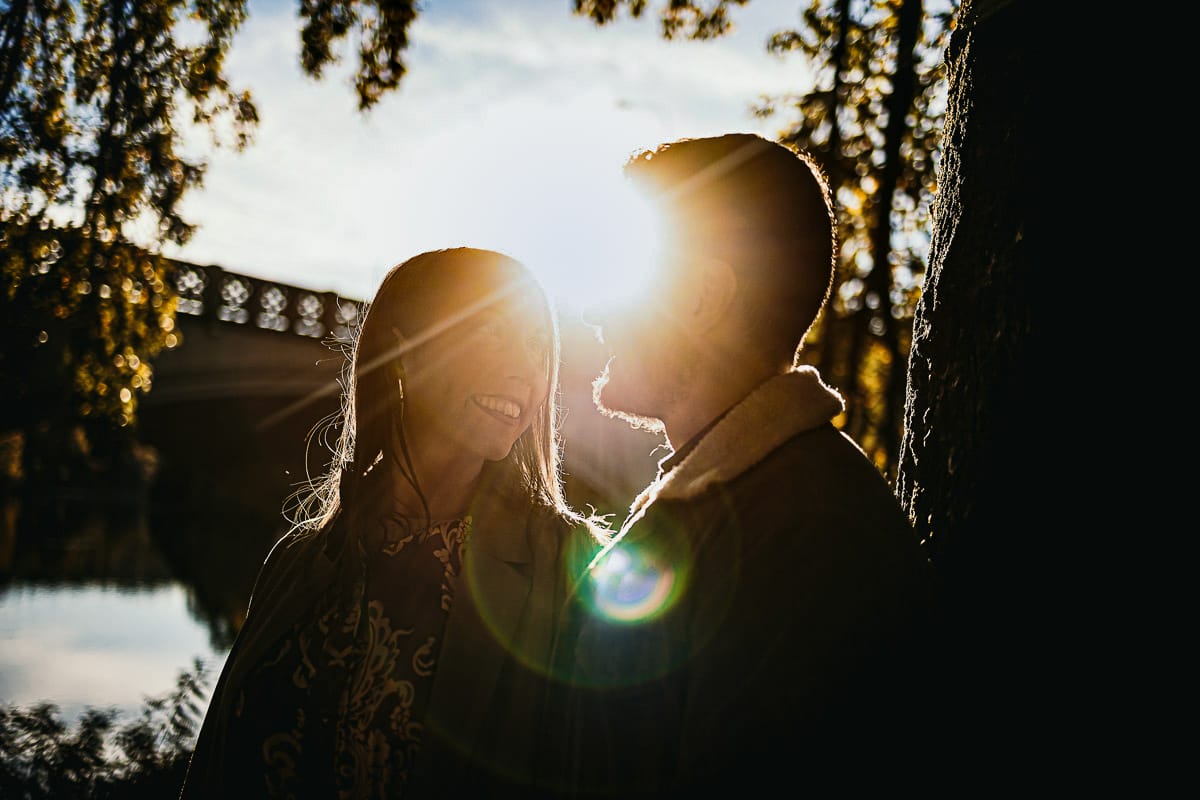Prewedding a Torino, sul lungo Po al tramonto. Flare