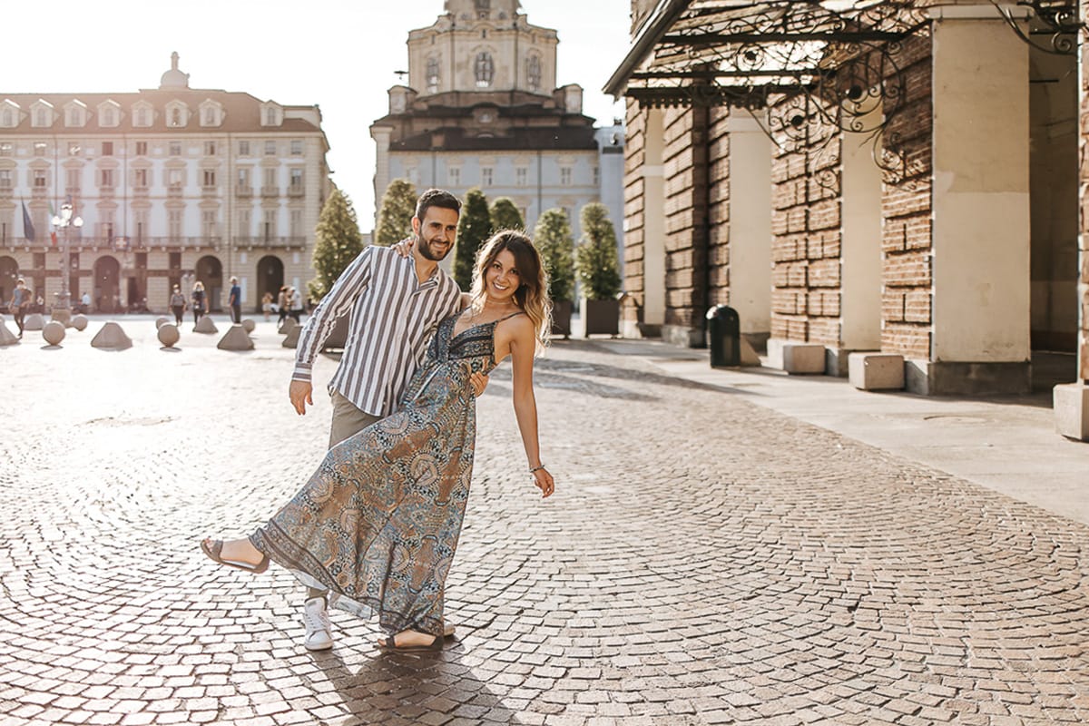 Prewedding nel centro di Torino Elisa e Davide in piazza Castello