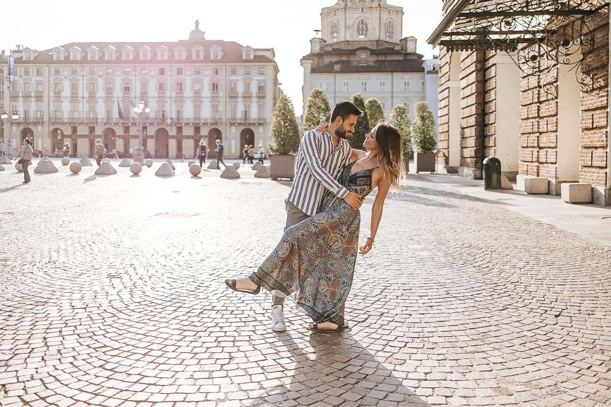Prewedding nel centro di Torino Elisa e Davide in piazza Castello