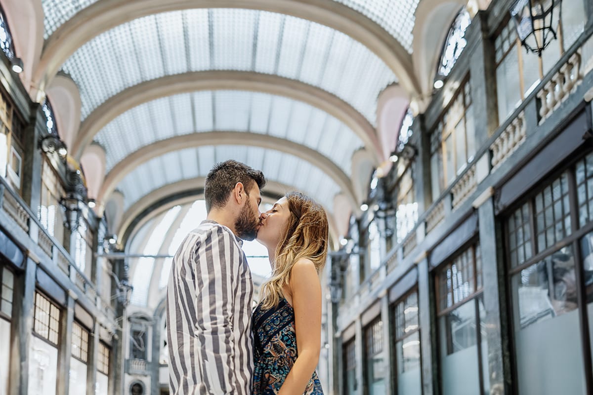 Prewedding nel centro di Torino Elisa e Davide in via Roman ella Galleria San Federico