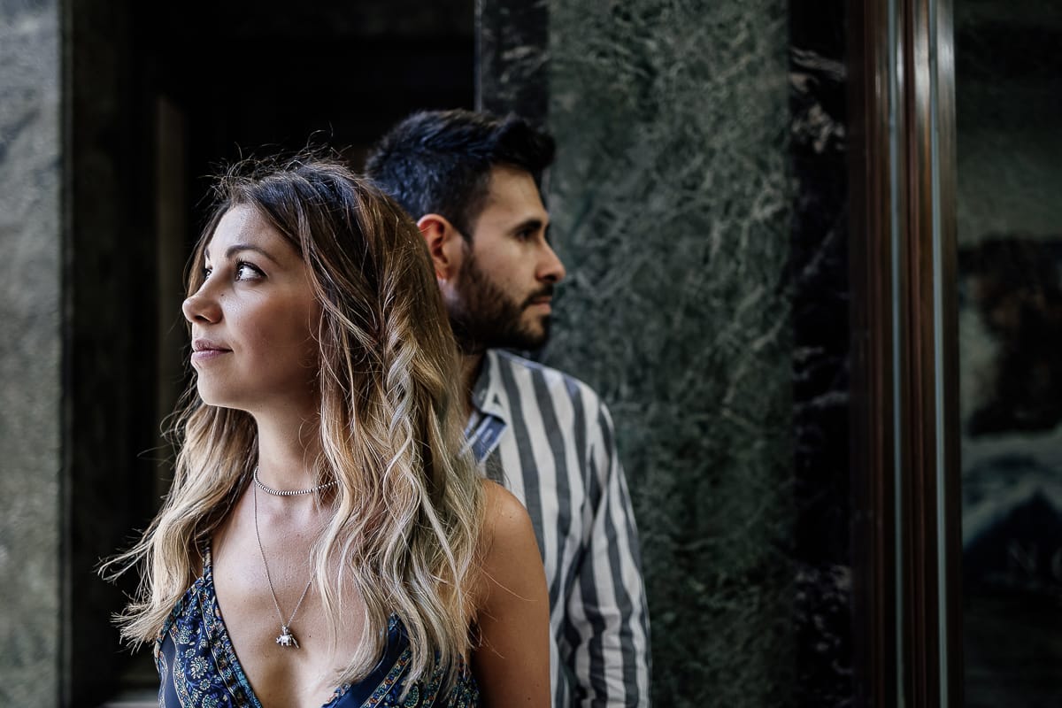 Prewedding nel centro di Torino Elisa e Davide in via Roman ella Galleria San Federico davanti al cinema Lux