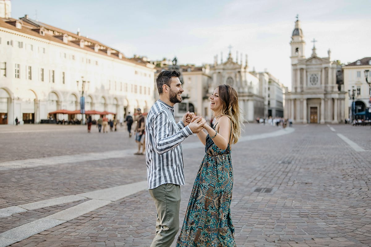 Prewedding nel centro di Torino Elisa e Davide in piazza San Carlo