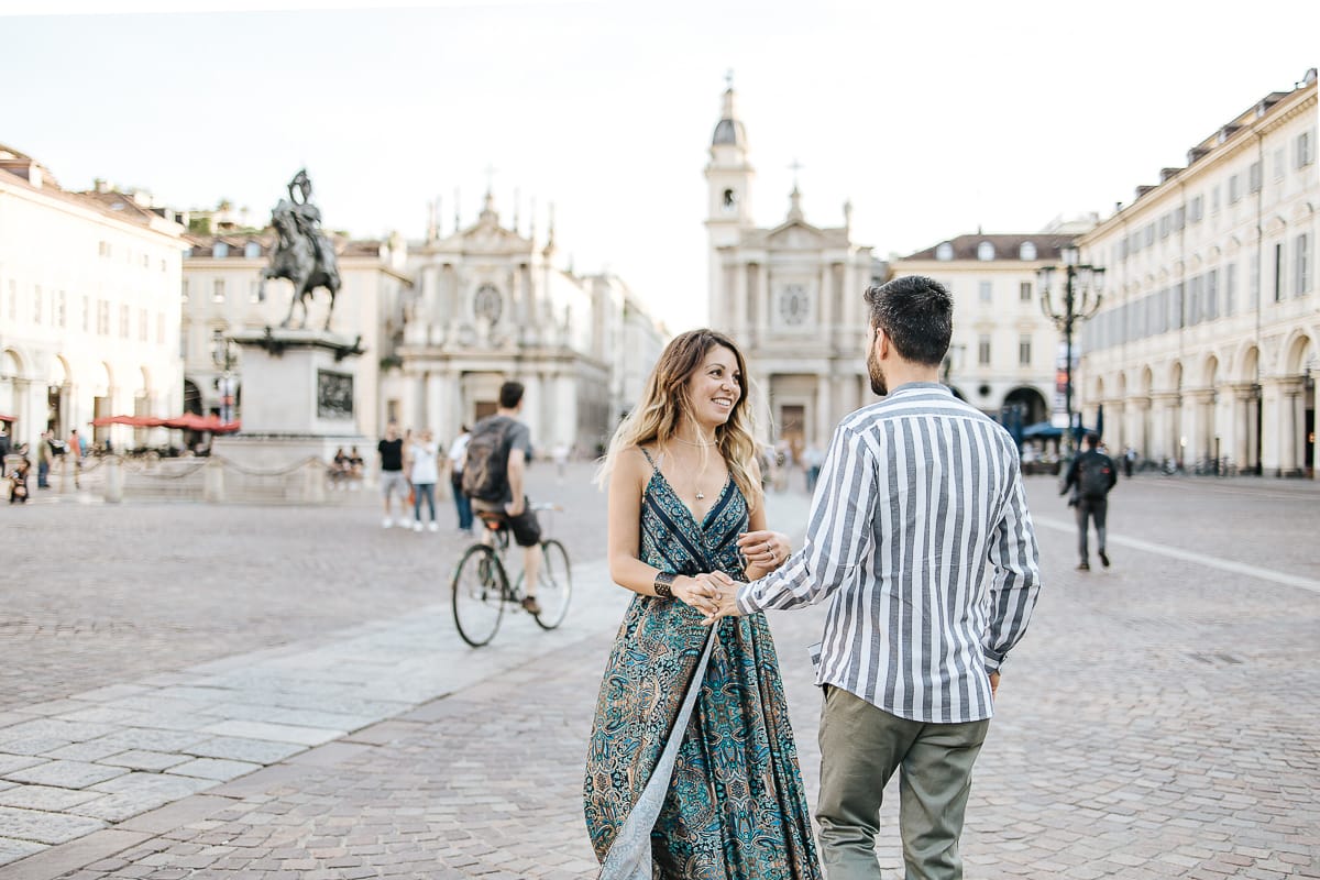 Prewedding nel centro di Torino Elisa e Davide in piazza San Carlo