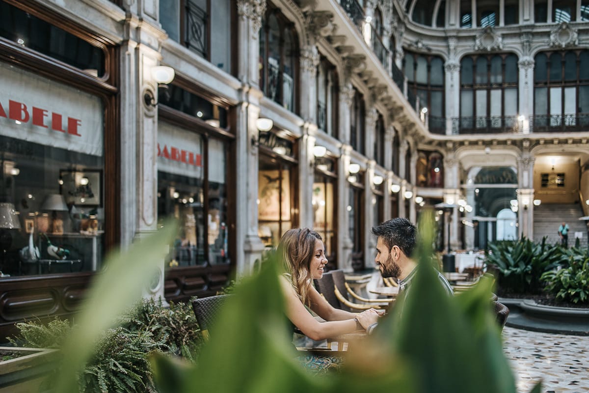 Prewedding nel centro di Torino Elisa e Davide nella galleria Subalpina